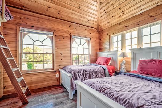 057-466090-820EvergreenWalk-56_13424014