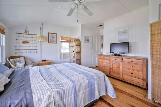 057-467694-14NCrescentDr-56_13491476