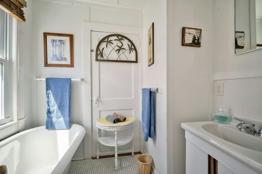 058-467694-14NCrescentDr-57_13491479