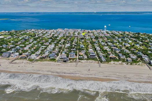 078-467694-14NCrescentDr-77_13491503