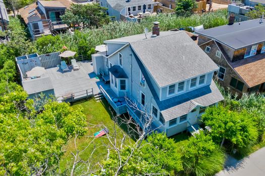 083-467694-14NCrescentDr-82_13491509