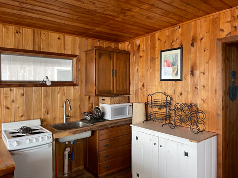 Bay Front Upper Level Cottage 47E 10