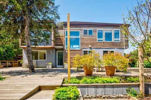 001-467010-58MidwayWalk-1_13463284