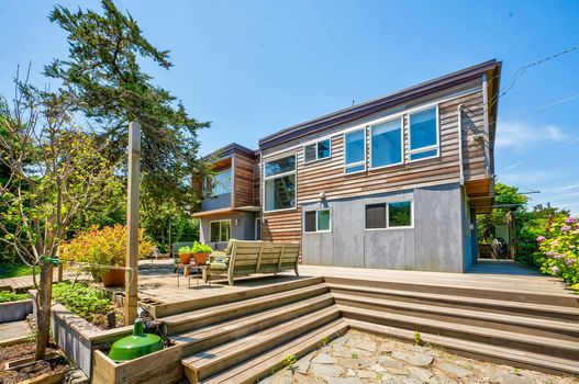 017-467010-58MidwayWalk-2_13463300