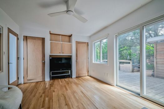 045-467010-58MidwayWalk-45_13463341