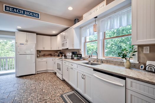 067-417687-639OceanBreezeWalkUpD-33_12575096