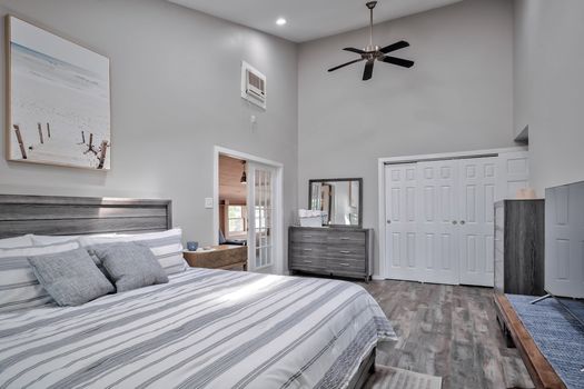 082-417687-639OceanBreezeWalkUpD-47_12575114