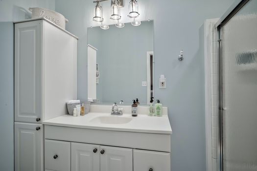 083-417687-639OceanBreezeWalkUpD-48_12575115