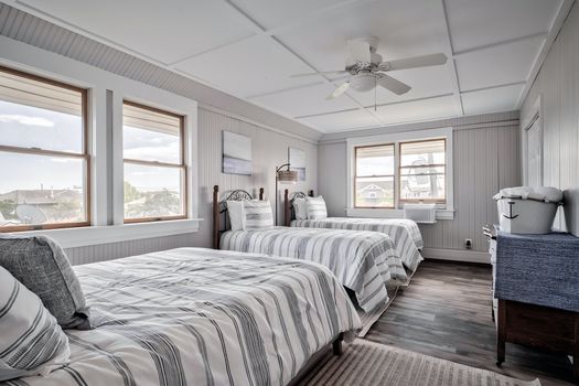 088-417687-639OceanBreezeWalkUpD-52_12575122