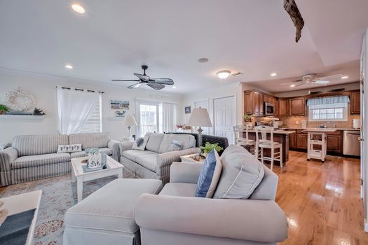 016-459111-657OceanBreezeWalk-16_13122940