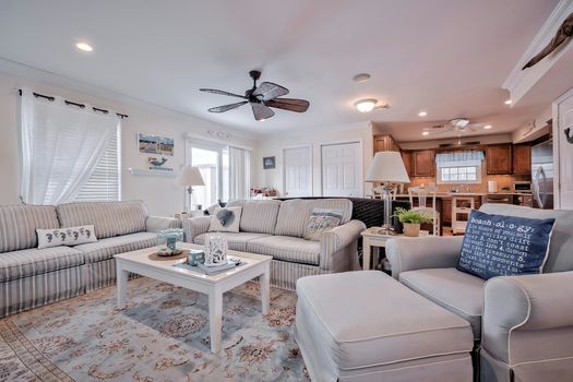 018-459111-657OceanBreezeWalk-18_13122942