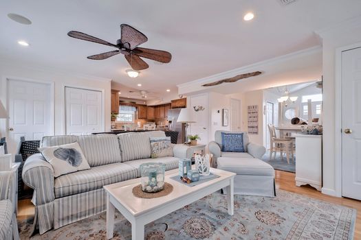 019-459111-657OceanBreezeWalk-19_13122943