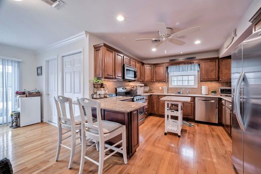 021-459111-657OceanBreezeWalk-21_13122946