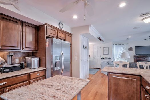 025-459111-657OceanBreezeWalk-25_13122950