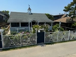 MEe65fee2ef86345a2732fd4540a21c351-300xAUTO.fit