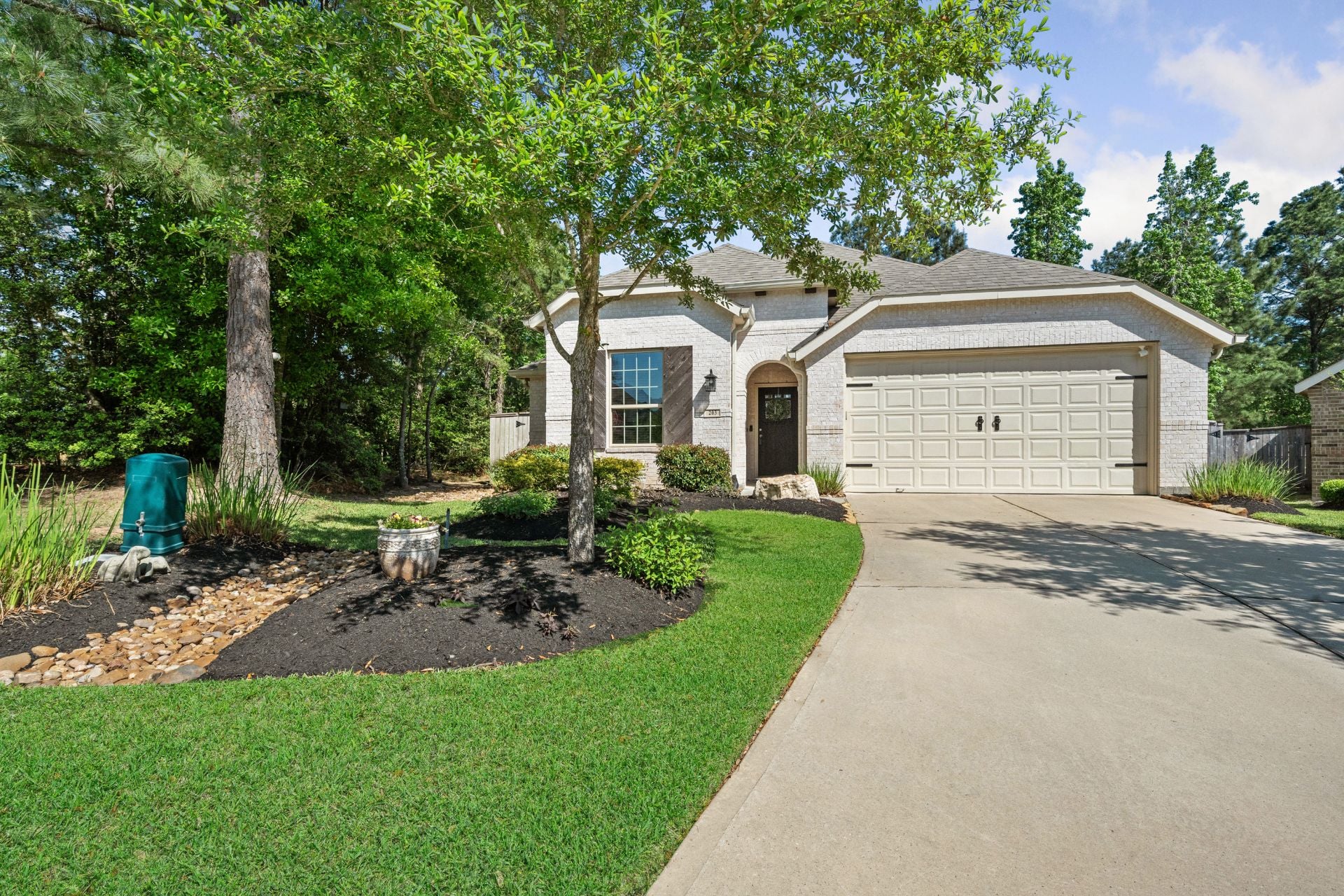 montgomery-tx-living