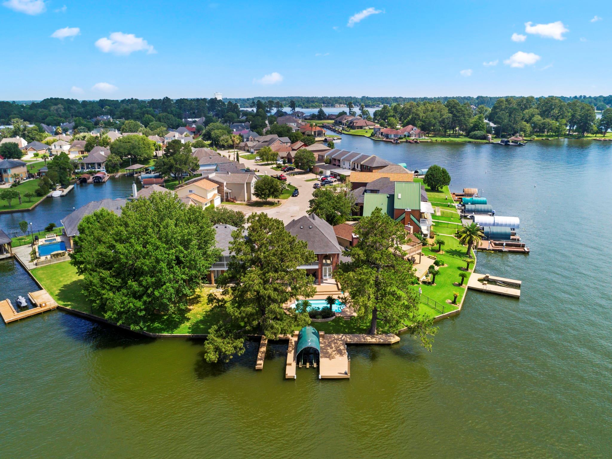 montgomery-tx-waterfront-living