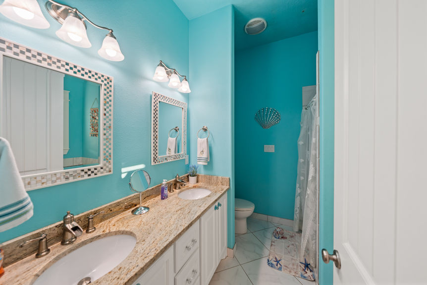 crystal-beach-tx-beach-house-bathroom
