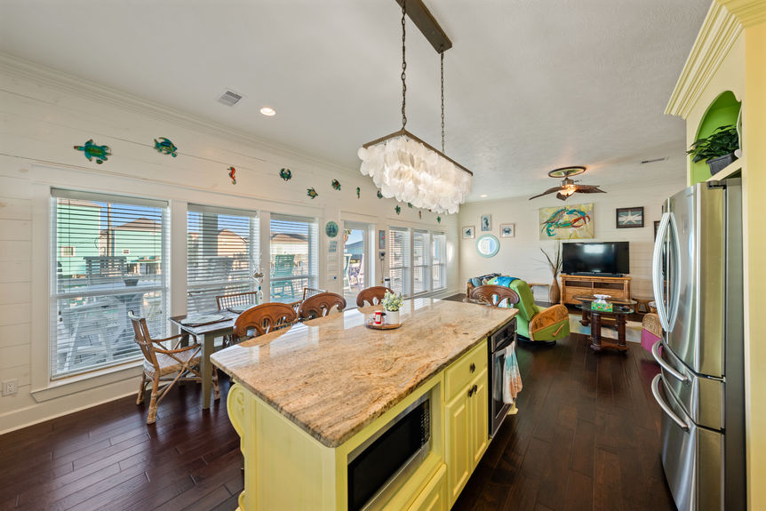 crystal-beach-tx-beach-house-kitchen