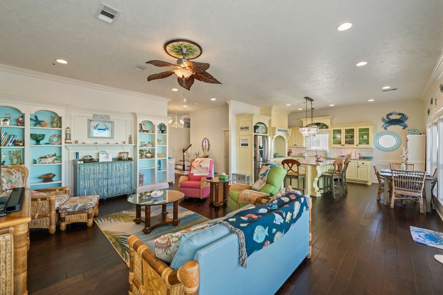 crystal-beach-tx-open-living-area