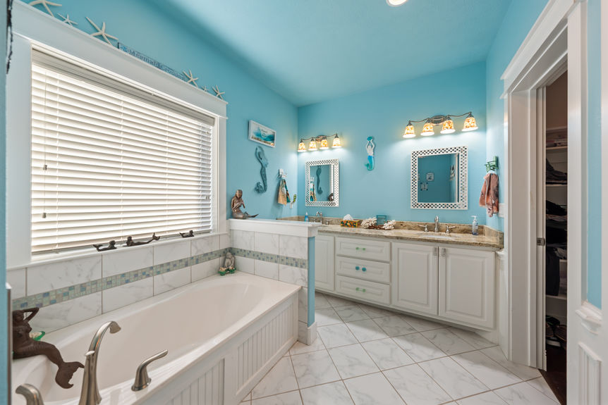 primary-bath-beach-house-costal-living