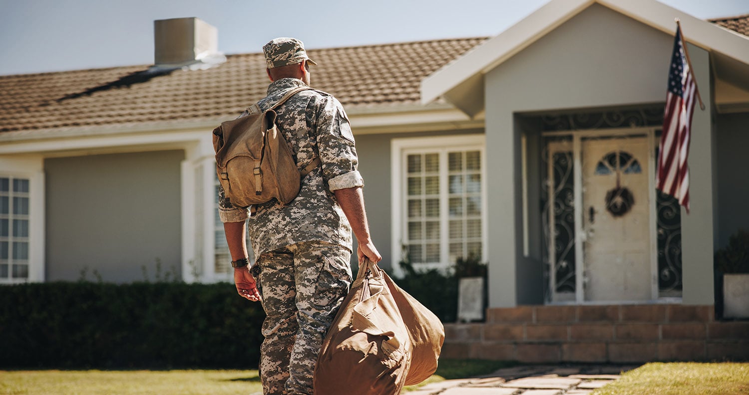 Patriotic,Young,Soldier,Walking,Towards,His,House,With,His,Luggage.