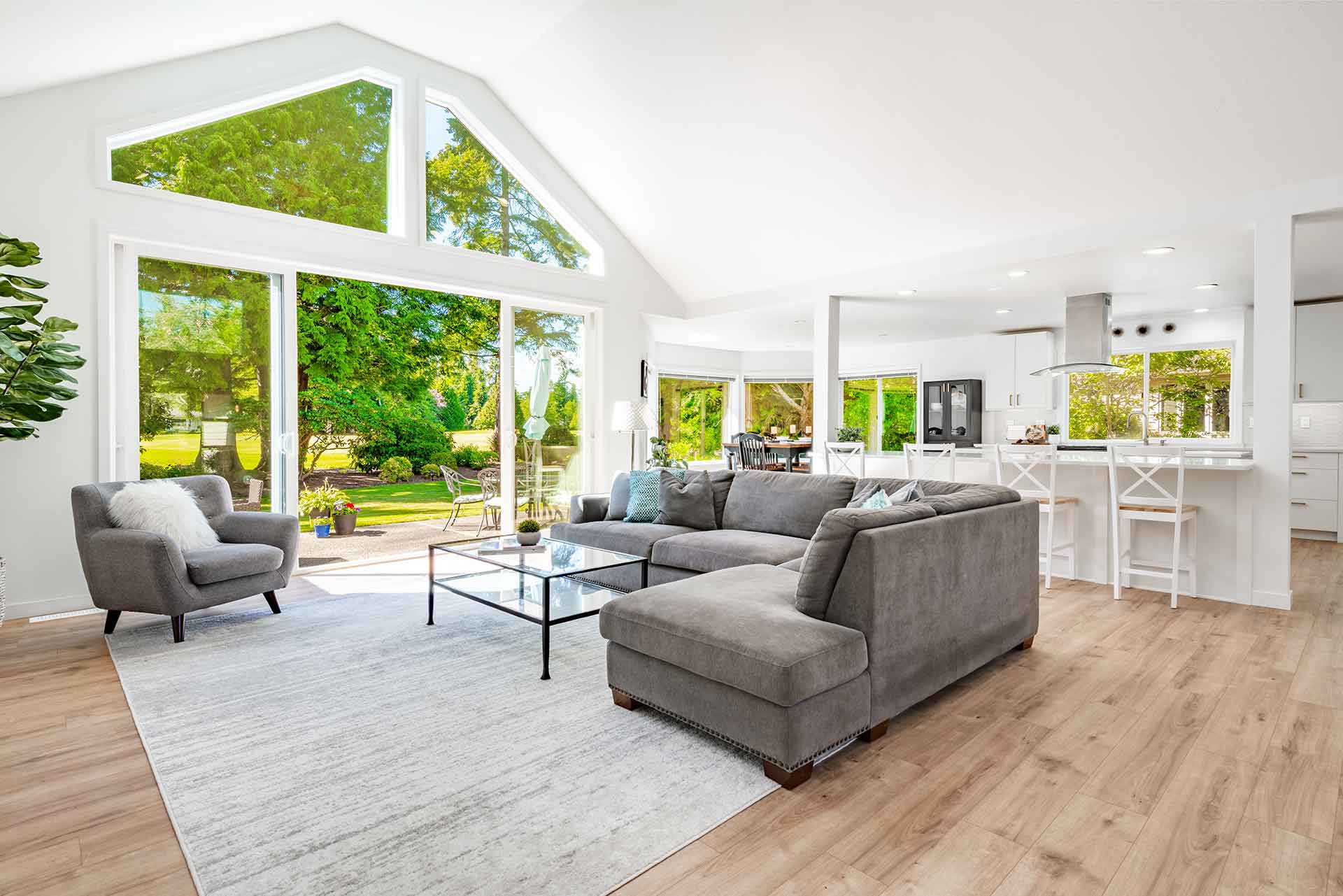 Bright Interior photo 1