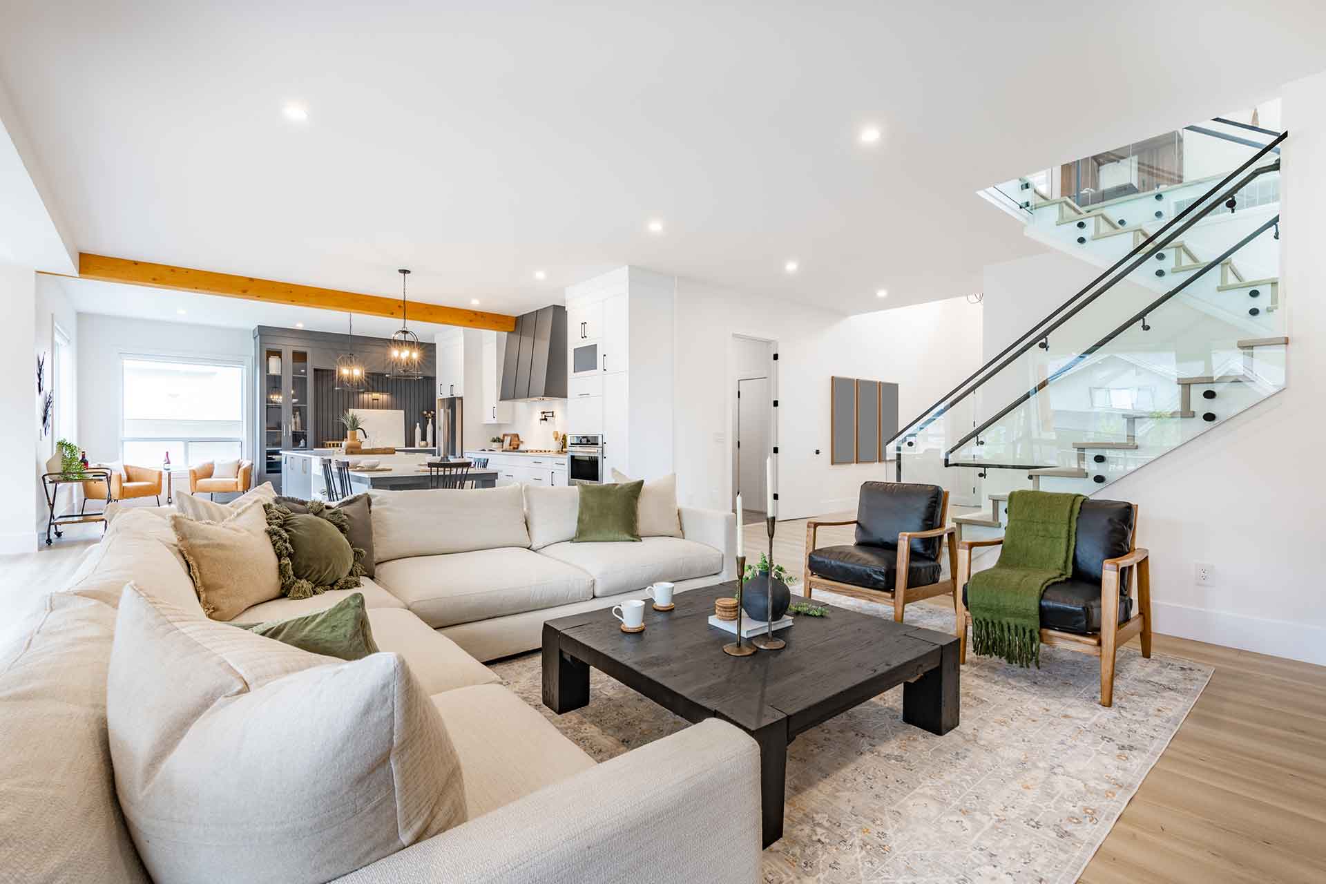 Bright Interior photo 2