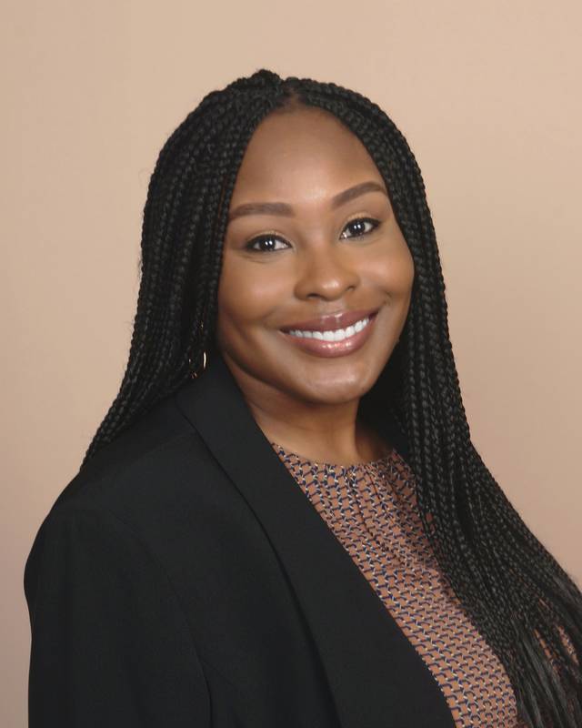 Latonya Headshot