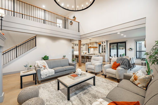 Modern,Farmhouse,Interior,Living,Room,With,Hardwood,Floors,Built,In