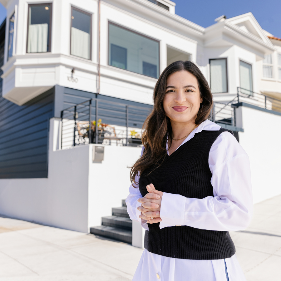 Bianca in fron of house - Bianca Kofman Realtor