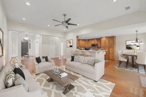 Living Area 2 - View 2