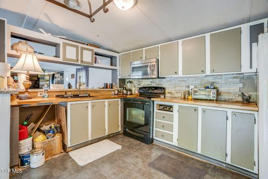 570 Happy Valley Road (7)