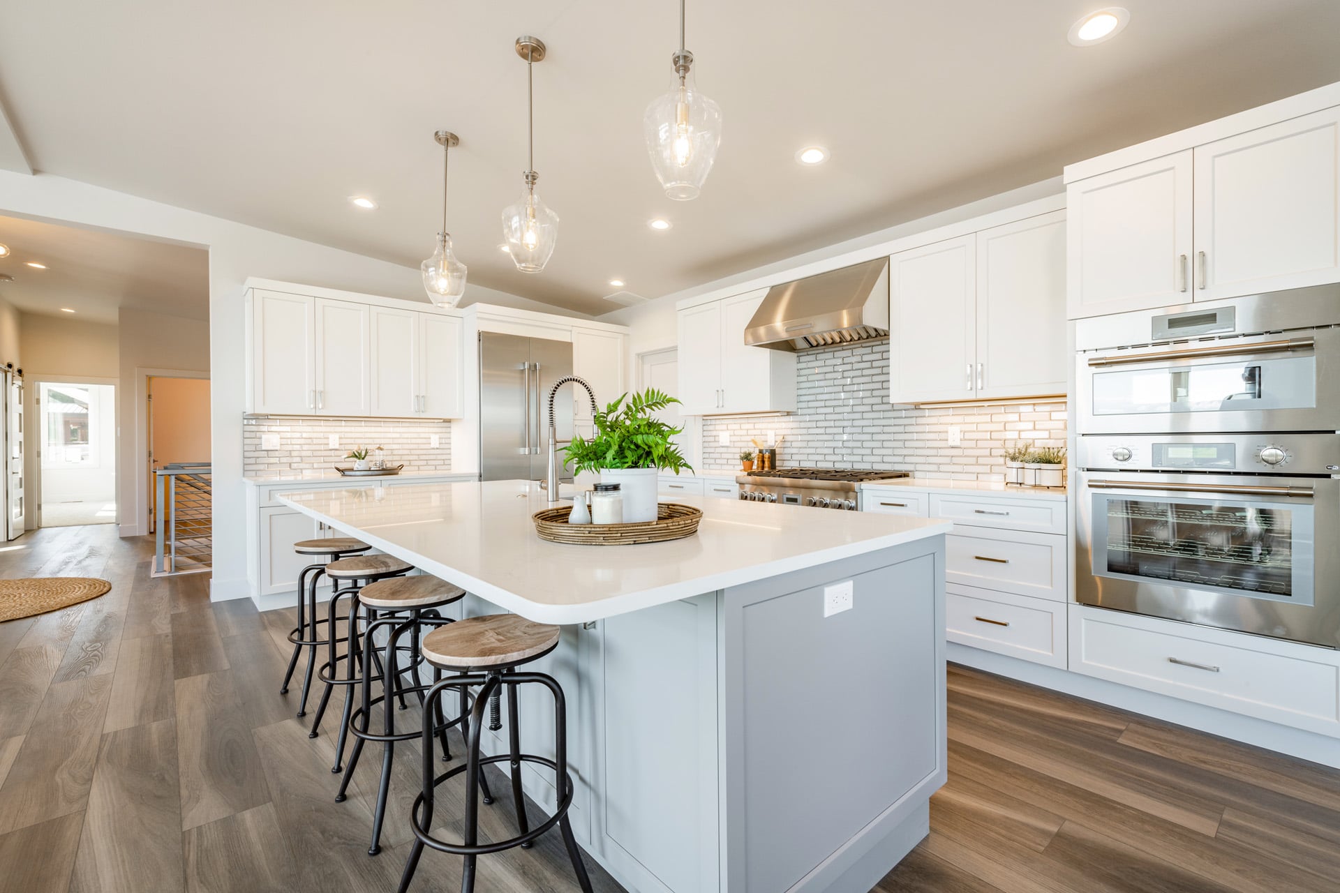 Bright,Open,Concept,Kitchen,In,White,With,Long,Counter,Eating
