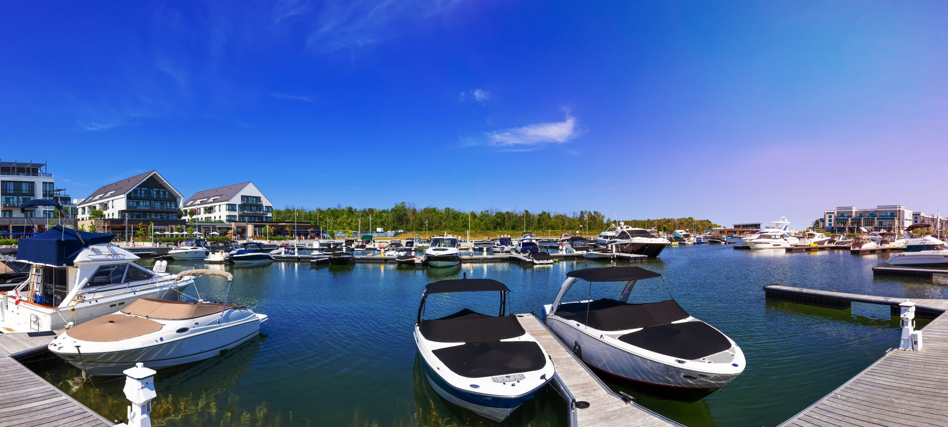 Scenic Innisfil marina and yacht club on Ontario Lake Simcoe with hotels and boat rentals. 1