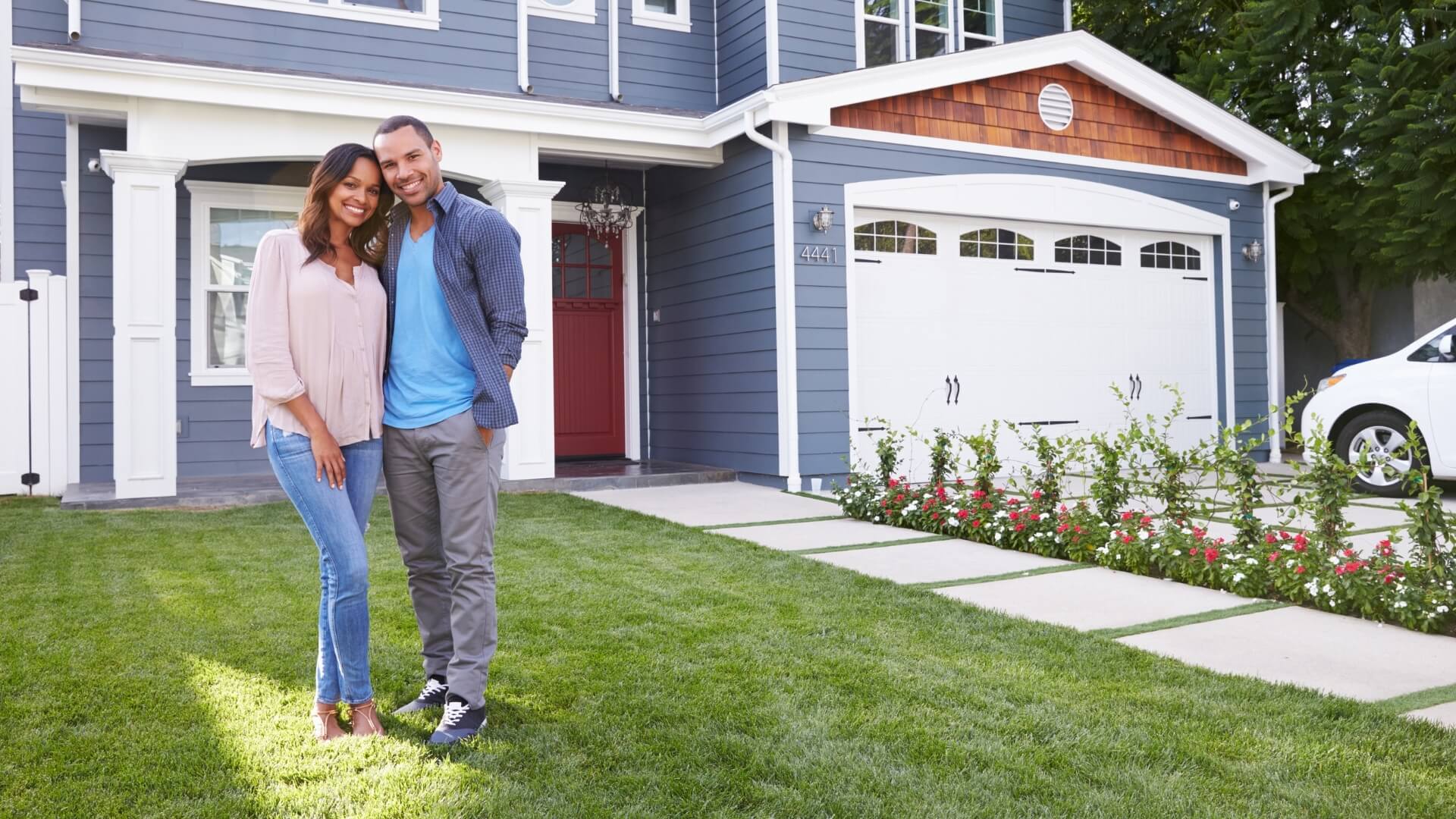 happy-couple-blue-house