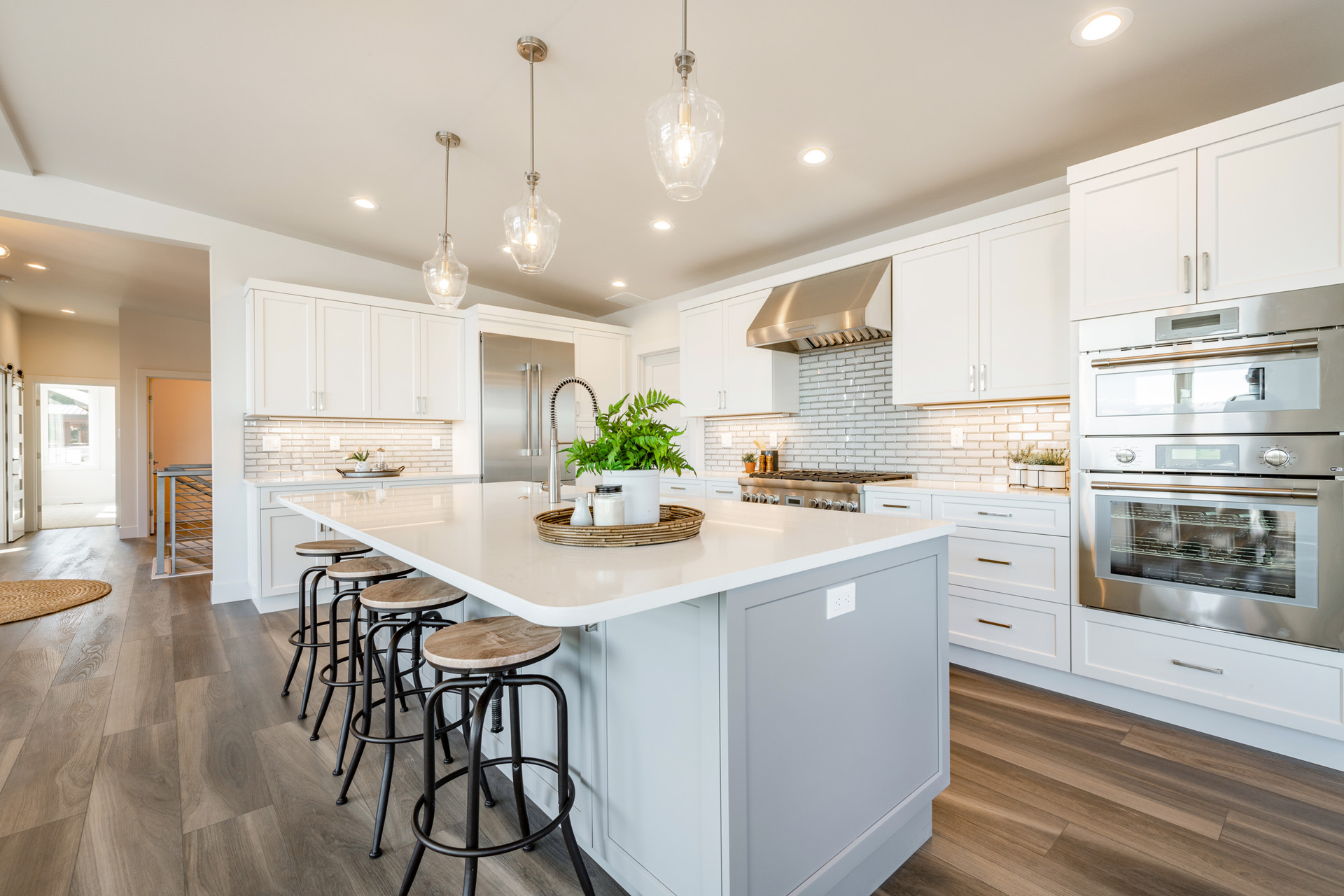 Bright,Open,Concept,Kitchen,In,White,With,Long,Counter,Eating