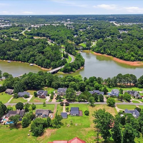 Buying a home on Lake Hartwell: key considerations