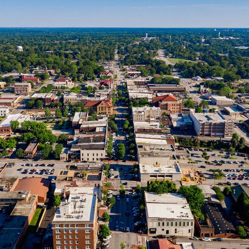 Buying In Anderson: In-Town Convenience Versus Lake-Oriented Living