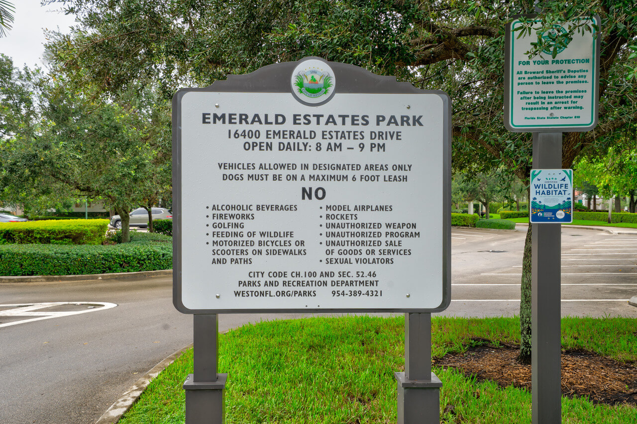 emerald-estates-park-sign-2
