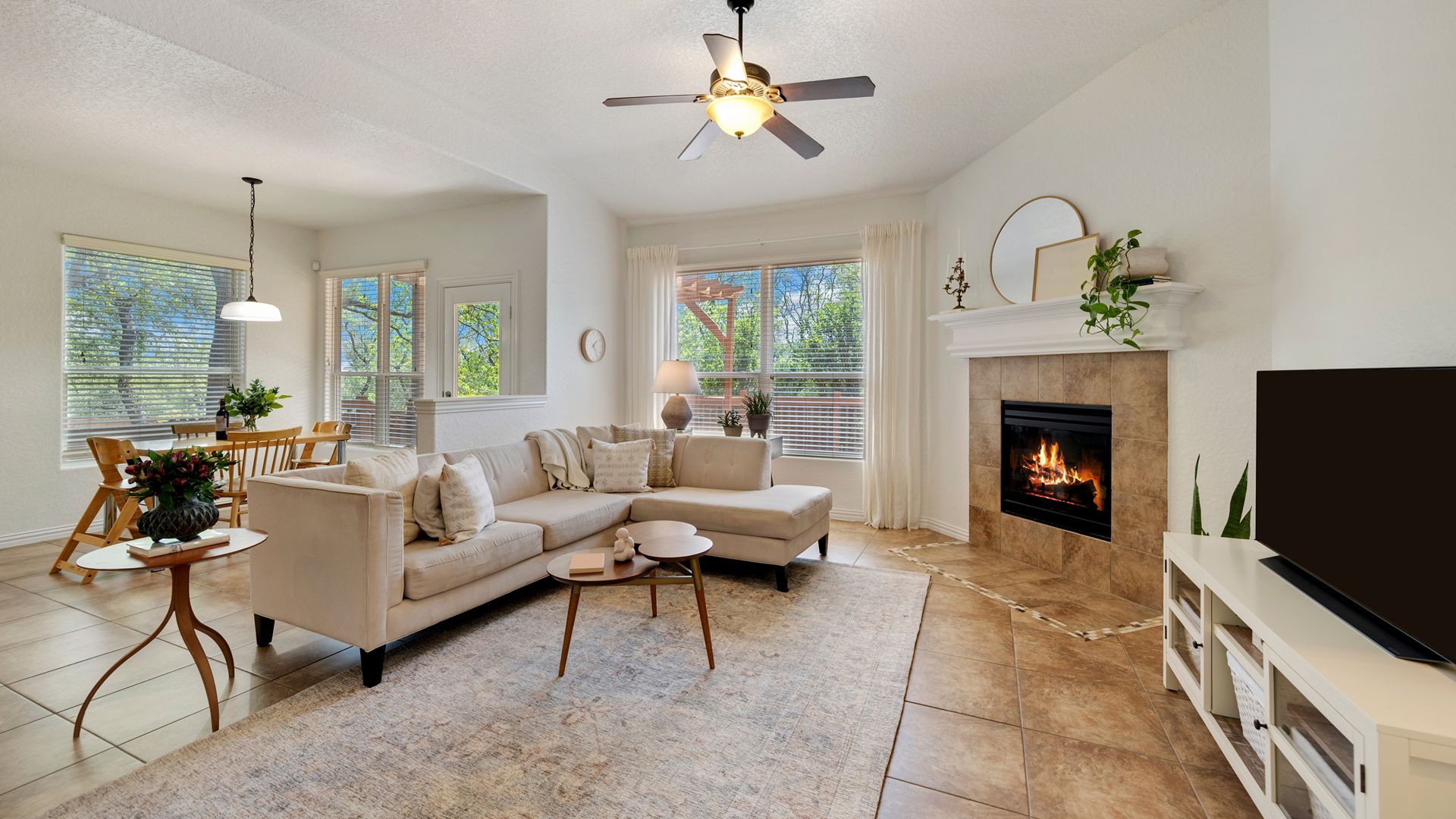 Dallas, texas - May 3rd 2023 a home living room (1)
