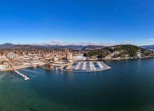 Panorama of Coeur d_Alene, Idaho lakefront of Lake Coeur d_Alene