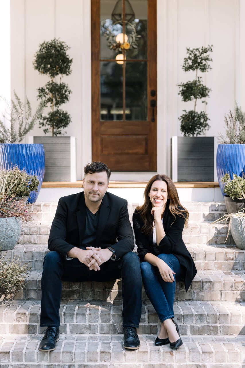 couple-sitting-on-steps