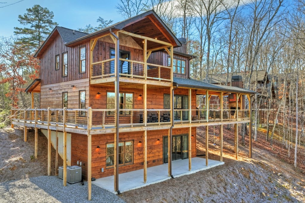 wood-sided-cabin-with-decks