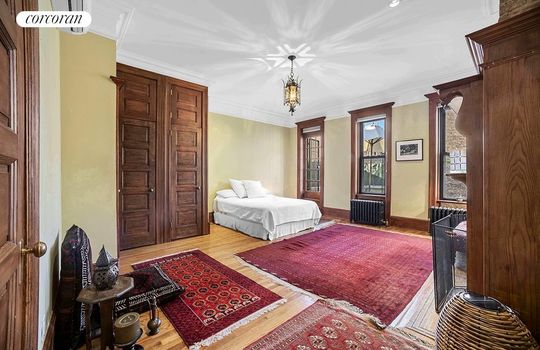 Montfort-Real-Estate-Stanley-Montfort-NewYork-Real-Estate-Agent-Brownstones