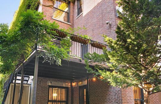 Montfort-Real-Estate-Stanley-Montfort-NewYork-Real-Estate-Agent-Brownstones