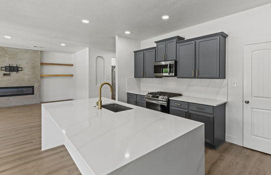 12-web-or-mls-1KITCHEN1