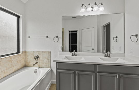 22-web-or-mls-1PRIMARY BATHROOM 02