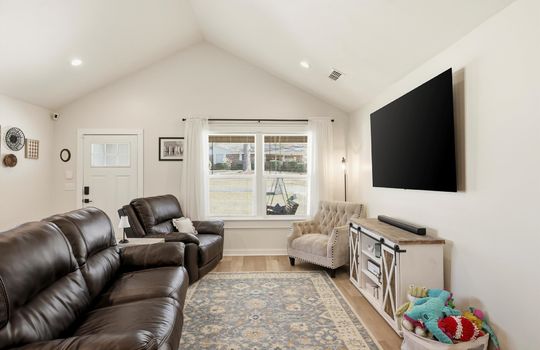09-902 Circle Dr-9