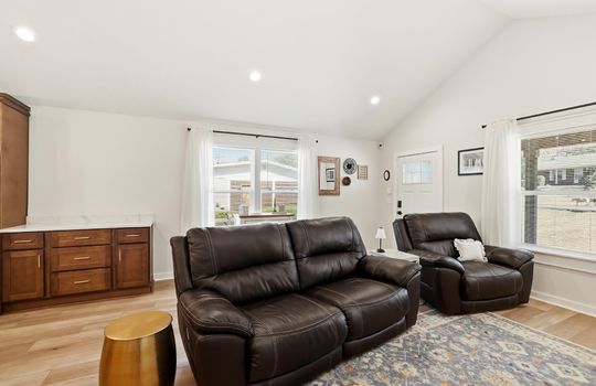 10-902 Circle Dr-10